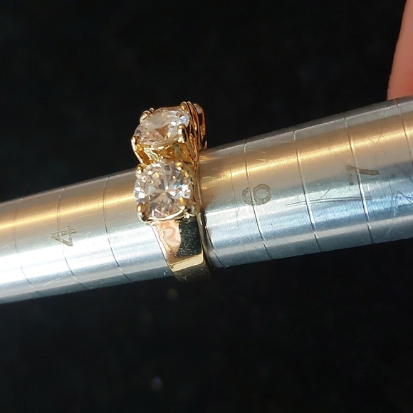 Goldtone 3 Stone CZ Ring Size 5 Bling! - Picture 6 of 8